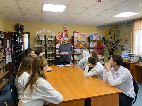 Ветеран педагогического труда прочел десятиклассникам Лаишевского района свои стихи