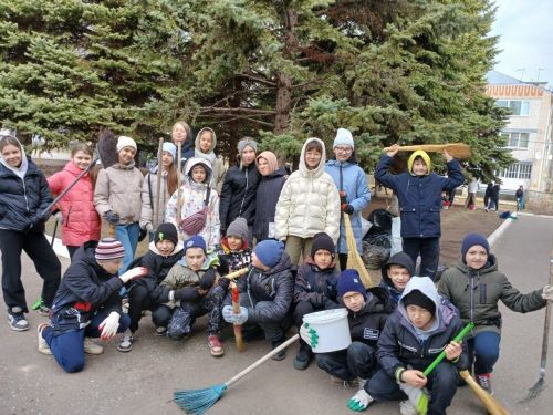 Жители Лаишевского района сообща наводят порядок в ходе субботника