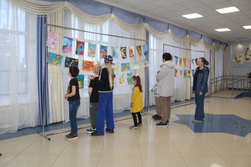 Юных лаишевских художников наградили за участие в выставке «Творческая весна»