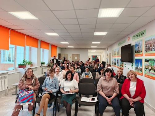 Дәүләт автоинспекциясе хезмәткәрләре мәктәптәге ата-аналар җыелышларында чыгыш ясый