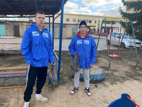 Лаишевские активисты провели акцию по очистке детской площадки от мусора