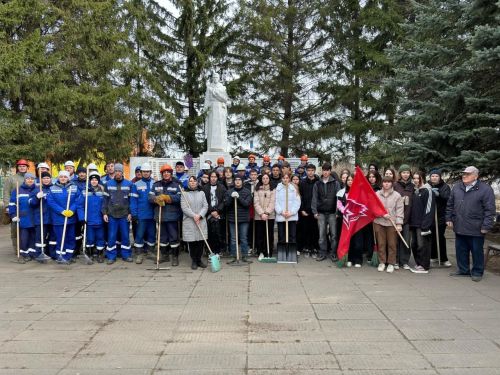 В Лаишевском районе провели субботник по благоустройству Аллеи Славы
