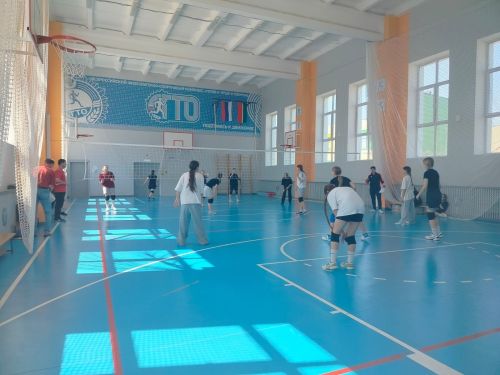 Зрелищный финал муниципальных соревнований по волейболу