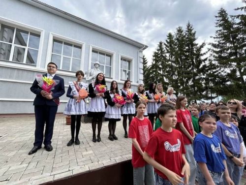 Соңгы кыңгырау Лаешның 2 нче мәктәбендә яңгырады