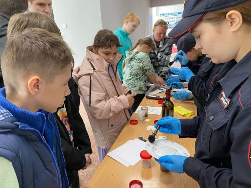 Воспитанники Лаишевского реабилитационного центра посидели за штурвалом самолета