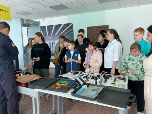 Воспитанники Лаишевского реабилитационного центра посидели за штурвалом самолета