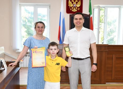 Наградили участников детского конкурса рисунков