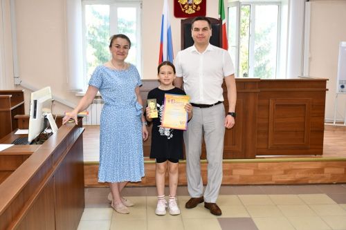 Наградили участников детского конкурса рисунков