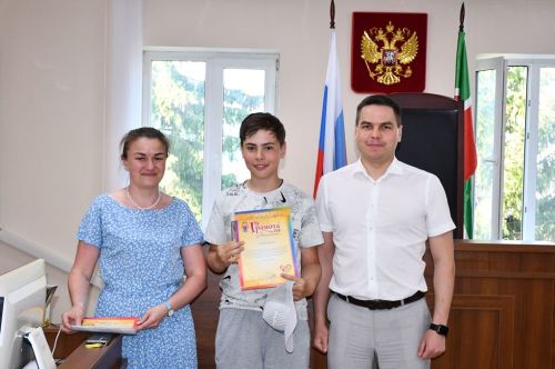 Наградили участников детского конкурса рисунков