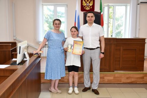 Наградили участников детского конкурса рисунков