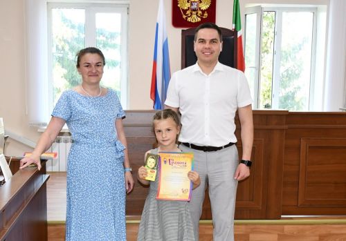 Наградили участников детского конкурса рисунков