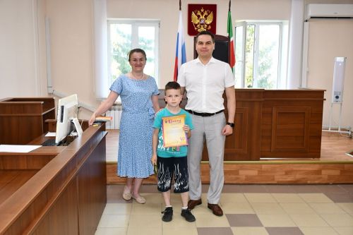 Наградили участников детского конкурса рисунков
