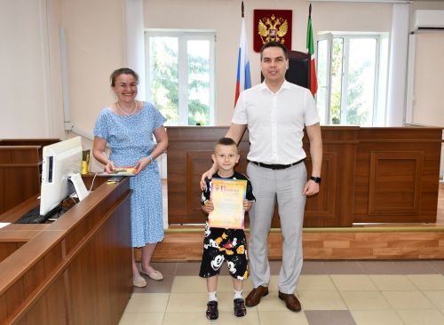 Наградили участников детского конкурса рисунков