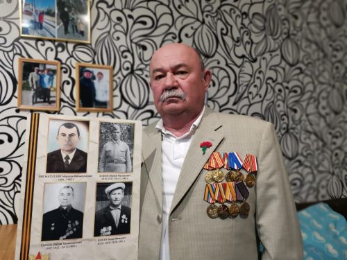 Гвоздика Памяти: Семья Гиндиных поздравила ветеранов армии, выпускников танкового училища