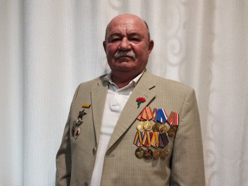 Гвоздика Памяти: Семья Гиндиных поздравила ветеранов армии, выпускников танкового училища