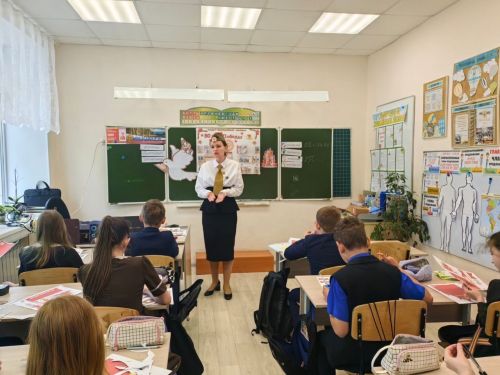 В Орловской сельской библиотеке провела мастер-класс «Открытка ко Дню Победы»