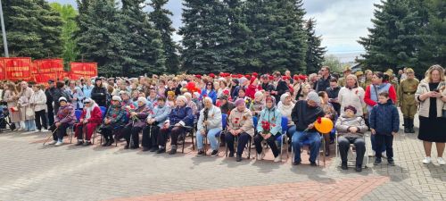 Лаишевцы возложили цветы к Вечному огню в парке Победы