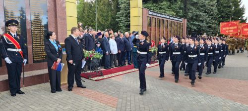 Лаишевцы возложили цветы к Вечному огню в парке Победы