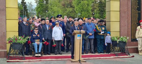 Лаишевцы возложили цветы к Вечному огню в парке Победы
