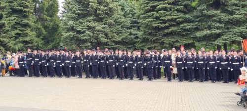 Лаишевцы возложили цветы к Вечному огню в парке Победы