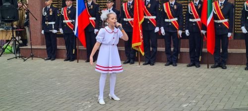 Лаишевцы возложили цветы к Вечному огню в парке Победы