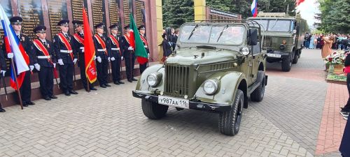 Лаишевцы возложили цветы к Вечному огню в парке Победы