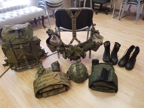 Участник СВО передал экипировку в лаишевский музей Боевой славы