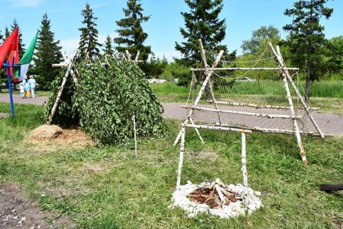 Лаешта Сабантуй: халык уеннары