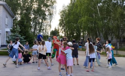 В Лаишевском районе гостями Дня защиты детей стали Карлсон, Кикимора и Баба Яга
