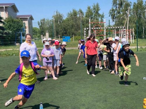 Каникулларда  балалар туризм нигезләре белән танышалар