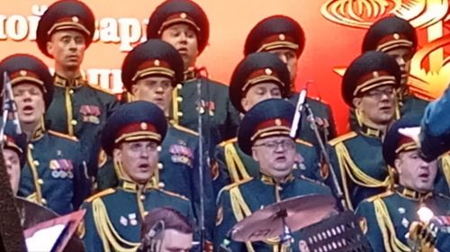 Академический ансамбль песни и пляски войск национальной гвардии РФ выступил перед зрителями в Лаишево
