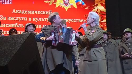 Академический ансамбль песни и пляски войск национальной гвардии РФ выступил перед зрителями в Лаишево