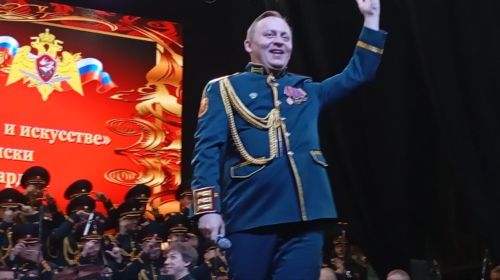 Академический ансамбль песни и пляски войск национальной гвардии РФ выступил перед зрителями в Лаишево