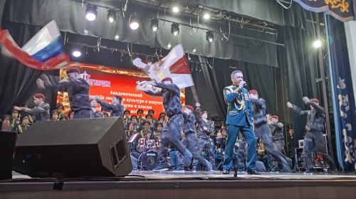 Академический ансамбль песни и пляски войск национальной гвардии РФ выступил перед зрителями в Лаишево