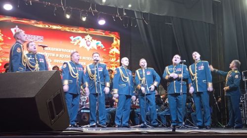 Академический ансамбль песни и пляски войск национальной гвардии РФ выступил перед зрителями в Лаишево