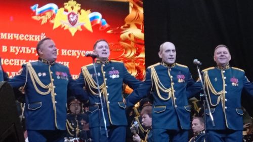 Академический ансамбль песни и пляски войск национальной гвардии РФ выступил перед зрителями в Лаишево