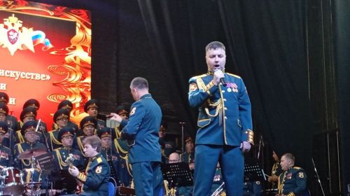 Академический ансамбль песни и пляски войск национальной гвардии РФ выступил перед зрителями в Лаишево