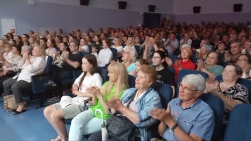 Академический ансамбль песни и пляски войск национальной гвардии РФ выступил перед зрителями в Лаишево