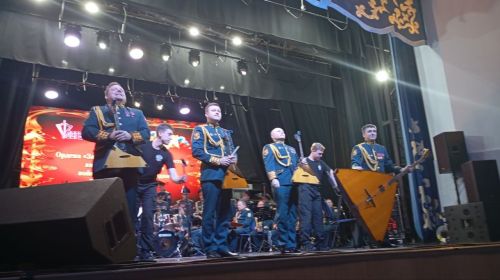 Академический ансамбль песни и пляски войск национальной гвардии РФ выступил перед зрителями в Лаишево