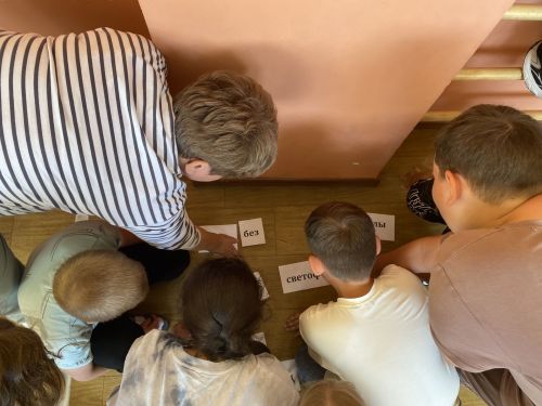 Урок-игра по безопасности на дороге для детей «Правилам движения — наше уважение»