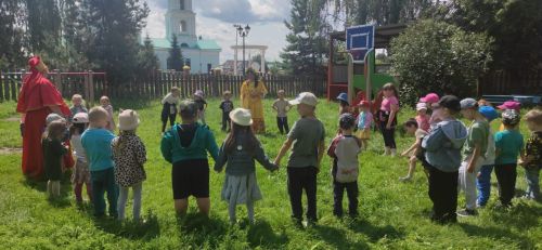 Лето в Никольском:  творчество, спорт и народные игры под открытым небом