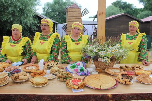 Подворье Лаишевского района на Сабантуе посетил Раис РТ Рустам Минниханов