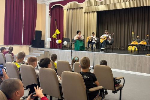 Лаишевцы отпраздновали день балалайки