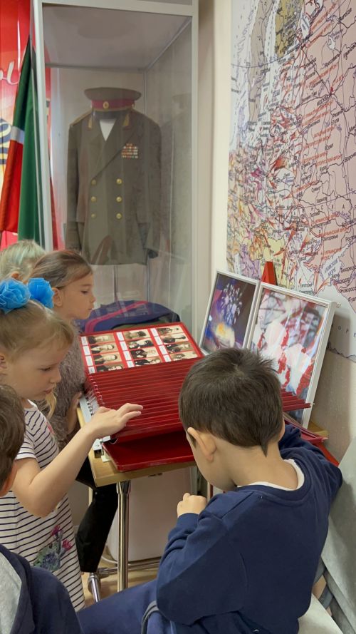 Воспитанники детского сада «Березка» Лаишевского района совершили увлекательную экскурсию в музей боевой Славы.