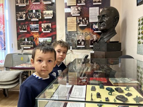 Воспитанники детского сада «Березка» Лаишевского района совершили увлекательную экскурсию в музей боевой Славы.