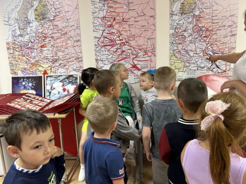 Воспитанники детского сада «Березка» Лаишевского района совершили увлекательную экскурсию в музей боевой Славы.