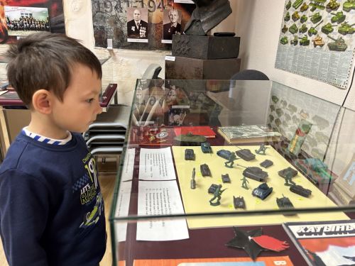 Воспитанники детского сада «Березка» Лаишевского района совершили увлекательную экскурсию в музей боевой Славы.