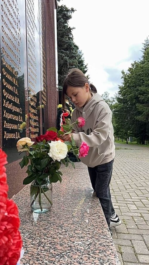 Лаеш Хәтер һәм кайгы көнендә баш ия