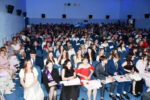 Лаеш районы мәктәпләрен тәмамлаучыларга аттестатлар тапшырылды