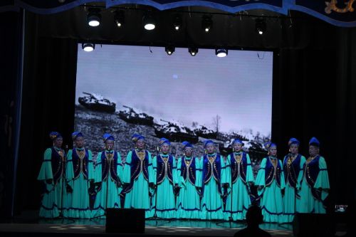 На сцене Лаишевского районного дома культуры выступил ансамбль из Омска